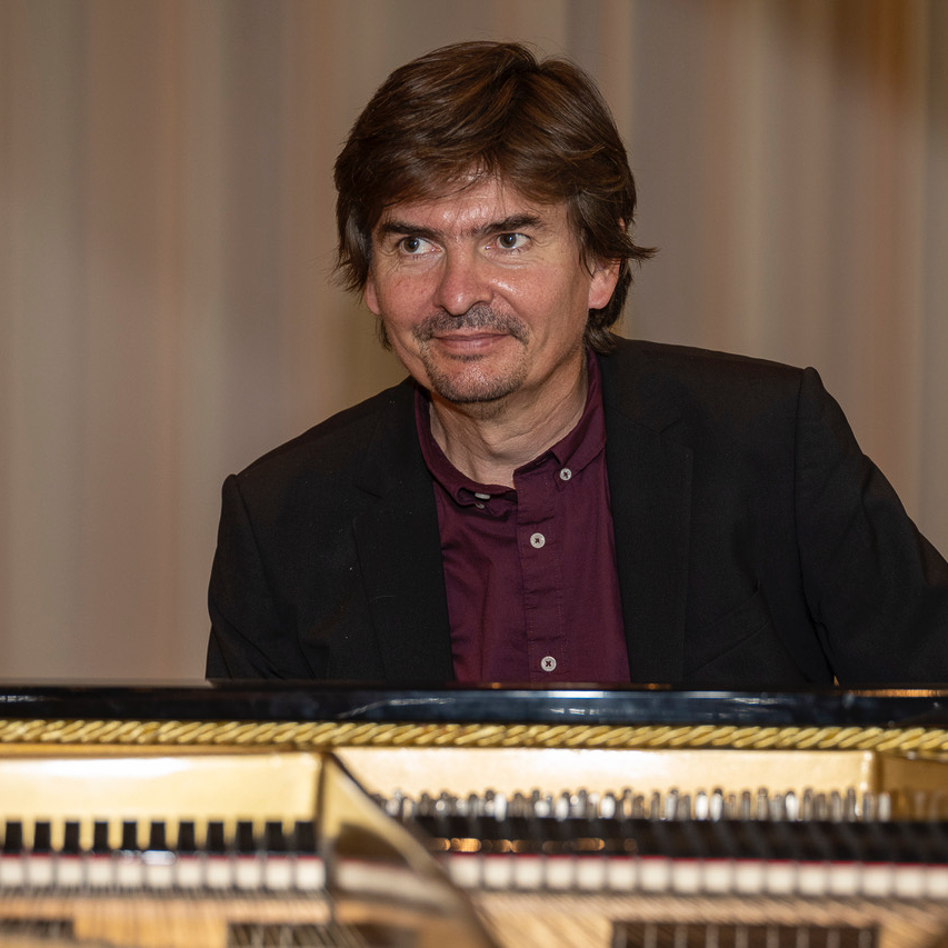 Tomas Dratva Piano